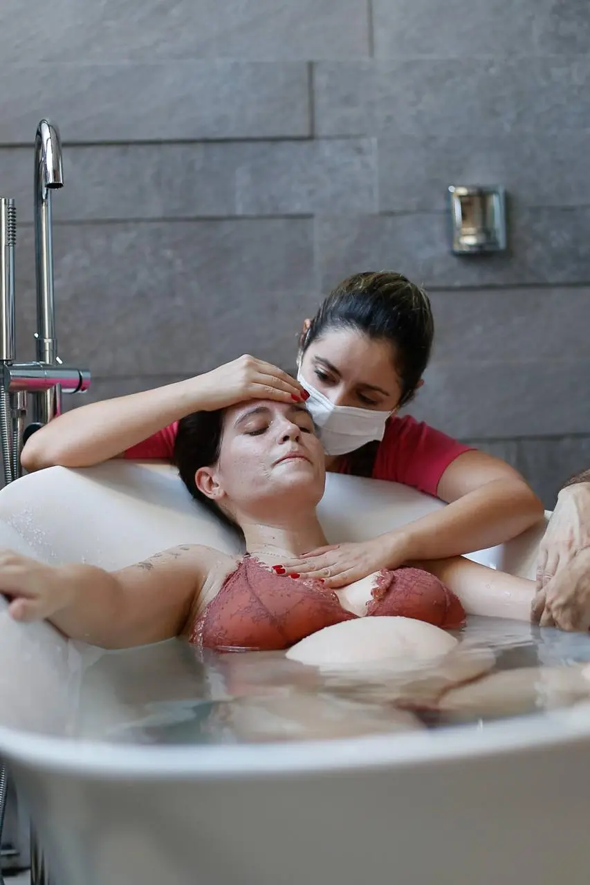 Doula acolhendo gestante